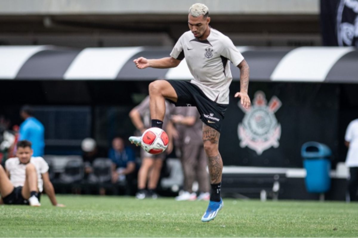 EM APRESENTAÇÃO, EX - FLAMENGO MATHEUZINHO REVELA DICAS DE TITE SOBRE O CORINTHIANS: "HÁ TEMPO QUE ELE PASSOU AQUI..."